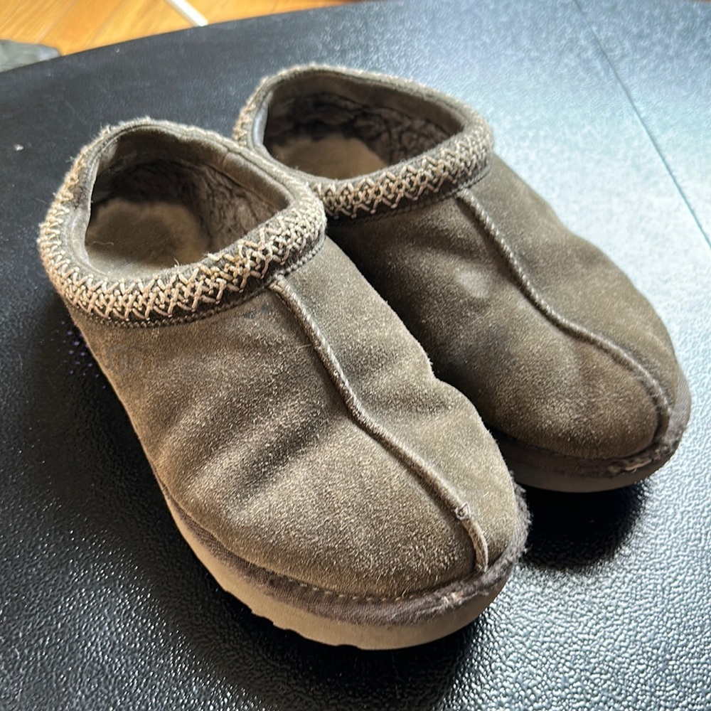 UGG size 9 slippers good used condition FREE SHIPPING!